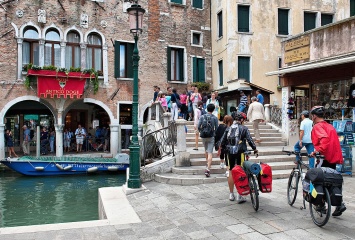В Венеции туристам запретили ездить на велосипедах