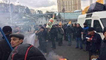 В центре Киева потасовка митингующих с полицией