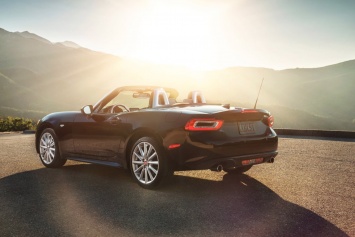 Mazda Miata и Fiat 124 Spider устроили гонку по продажам