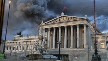 В Вене загорелось здание парламента Австрии