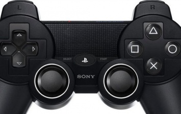 Защитник Арсенала похвастался именным контроллером для Playstation 4