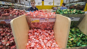 Роспотребнадзор с начала года снял с продажи около 17 тонн сладостей