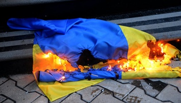 Украинские суды вынесли серию приговоров против жителей Донбасса за уничтожение сине-желтых флагов