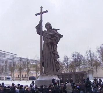 В Москве открыли памятный знак Ляшко: гибридная капитуляция (фото)