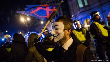 В Лондоне прошел хакерский "Марш миллиона масок"