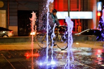 Достопримечательности Симферополя: как выглядят фонтаны ночью (ФОТО)