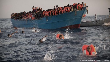 Берлин предлагает возвращать спасенных в море беженцев в Африку