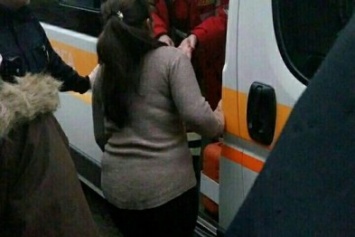 Харьковские спасатели эвакуировали мать с ребенком из запертой квартиры (ФОТО)
