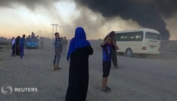 Отступая из Мосула, исламисты подожгли 19 нефтяных скважин