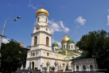 В Днепре пьяная женщина пыталась ограбить Свято-Троицкий собор (ФОТО)