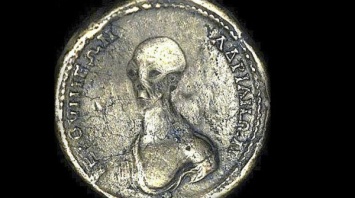 Монета с изображением пришельца найдена в Египте