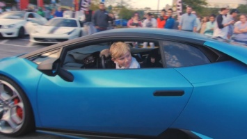 Всего лишь ребенок' 11-летний мальчик за рулем Lamborghini Huracan