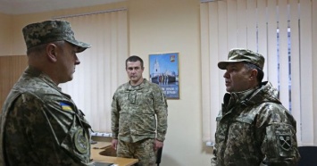 Министр обороны проинспектировал центр по отбору контрактников на Николаевщине