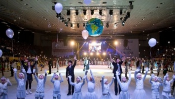 Каток стандартных размеров в Одессе открыли ледовым шоу с участием звезд мировой величины (фоторепортаж)