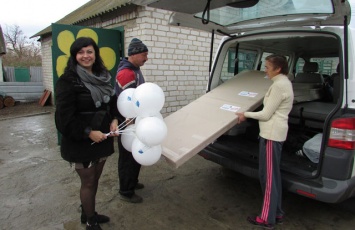 Фонд «Украинская перспектива» передал комплекты детской мебели для детского дома семейного типа Берковского-Кобцевой