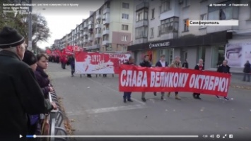 "Заставили. C радостью ушли бы": оккупанты в Крыму согнали людей на митинг в честь "революции" (видео)