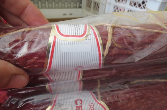 Почти 500 ящиков украинской колбасы не попали в Крым