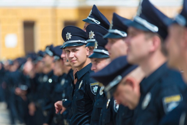 Аваков будет отдавать под суд милиционеров, мешающих работать новой полиции