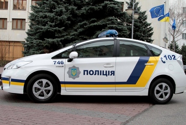 По дороге на вызов новая полиция Киева врезалась в дорожный знак