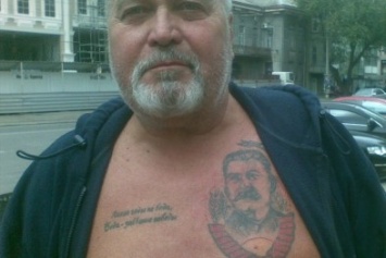 Голый одессит с портретом Сталина на груди шокировал прохожих (ФОТОФАКТ)