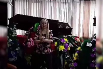 "Горижоп": российская чиновница шокировала веселым роликом с тренировки на фоне гробов - опубликовано видео