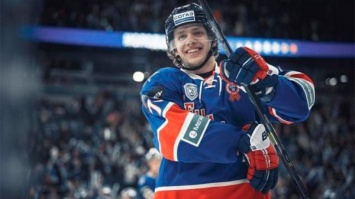 Хоккеист Артемий Панарин отметился первой дракой в НХЛ