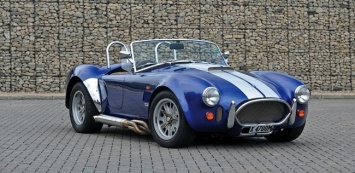 Классический AC Cobra получит современную начинку