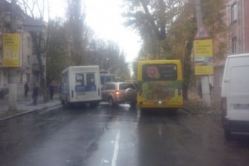 В центре Херсона - авария с участием двух маршруток (фото)