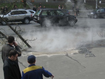 В Москве двое школьников провалились в коллектор с кипятком