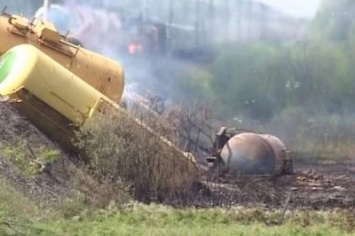 Во Франции в северной коммуне Ломм сошел с рельсов поезд с химикатами