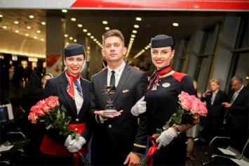 В аэропорту Борисполь признали лучшей форму бортпроводников цветов российского флага