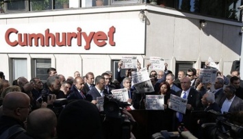 В Турции арестовали председателя правления оппозиционной газеты