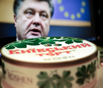 Порошенко предложили декоммунизировать Roshen и снести памятник Марксу