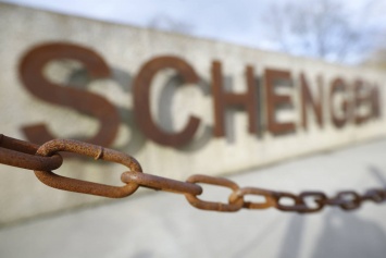 Совет ЕС рекомендует продлить контроль на внутренних границах "шенгена"