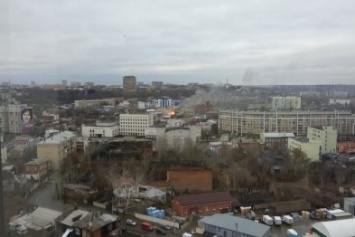 В Харькове горит мебельный цех: спасатели эвакуируют людей (ФОТО)