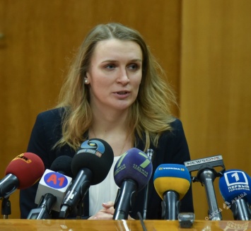 Бобровская сбежала со своей первой пресс-конференции в роли и.о. губернатора