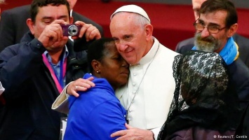 Папа римский принял в Ватикане бездомных