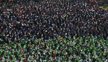 В Сеуле десятки тысяч протестующих требуют отставки президента