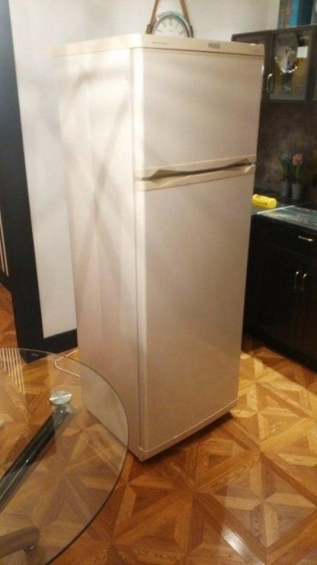 Старый холодильник "не вписывался" в дизайн кухни. Вот что сделал этот хозяин