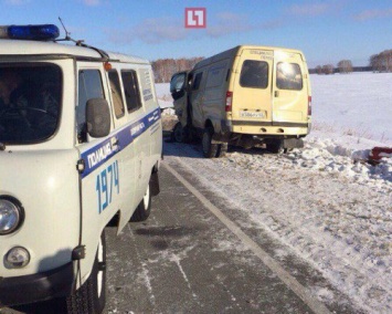 Автобус столкнулся с инкассаторским авто в Омске, четверо погибших