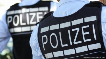 В Германии 10 полицейских получили травмы в стычке из-за неправильной парковки