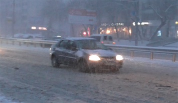 Зима в ноябре: в Киев ворвалась снежная стихия