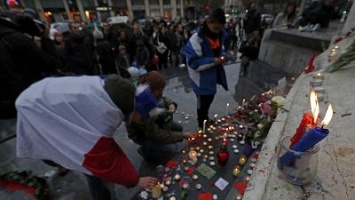 В столице Франции почтили память жертв парижских терактов