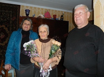 Ветеран завода «Азовкабель» Антонина Молчанова празднует 90-летие