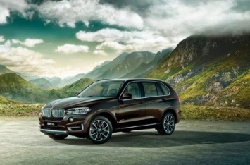 Новый внедорожник BMW X5 впервые показал себя в движении на видео