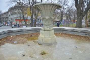 Ужасы одесского фонтана на Соборной площади (ФОТО)