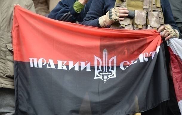 Правый сектор проводит акцию протеста возле здания Львовской ОГА
