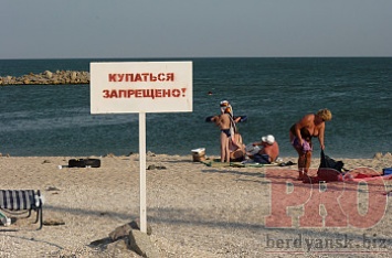 В Бердянске спасатели вытянули с моря двух утопленников