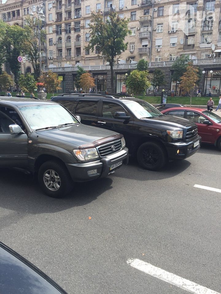 Собственники киевских МАФов протестуют на крутых авто