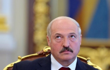 Лукашенко заявил об увеличении потока оружия из Украины